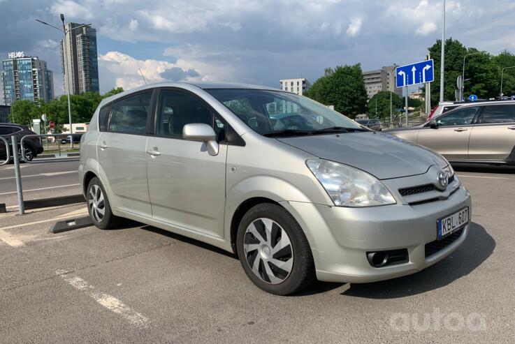 Toyota Corolla Verso 1 generation Minivan