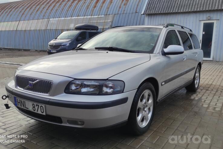 Volvo V70 2 generation wagon