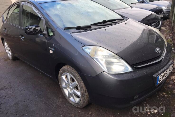 Toyota Prius 2 generation [restyling] (XW20)