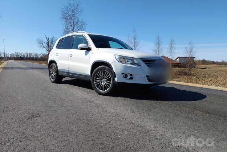 Volkswagen Tiguan 1 generation Crossover