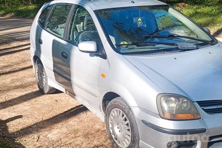 Nissan Almera Tino V10 Minivan