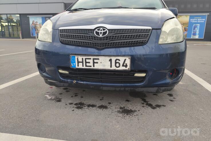 Toyota Corolla Verso 1 generation Minivan