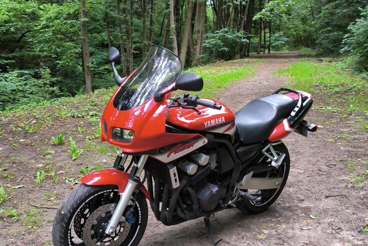 Yamaha FZS 600 Fazer