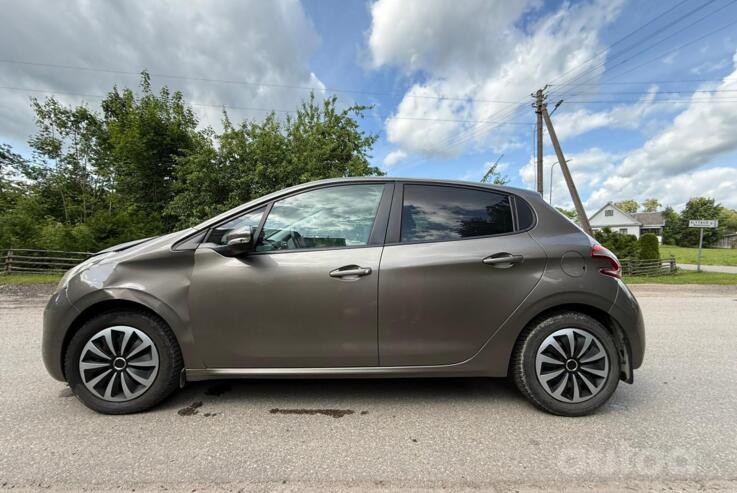 Peugeot 208 1 generation Hatchback 5-doors