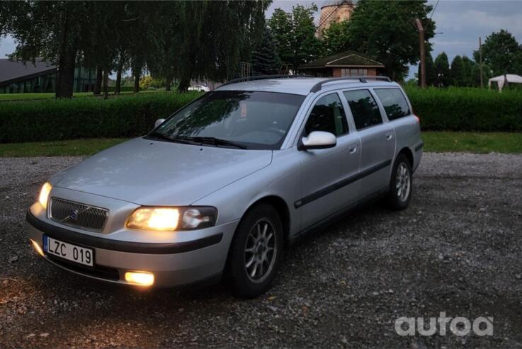 Volvo V70 2 generation wagon