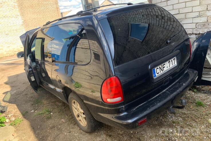 Dodge Caravan 3 generation Grand minivan 5-doors