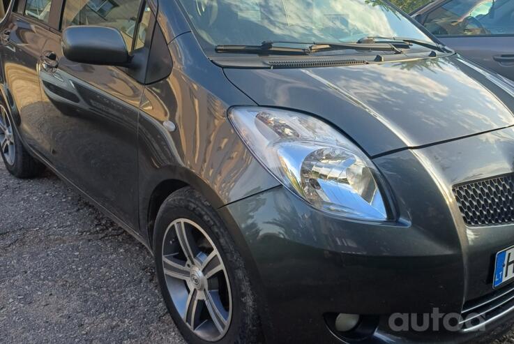 Toyota Yaris 2 generation