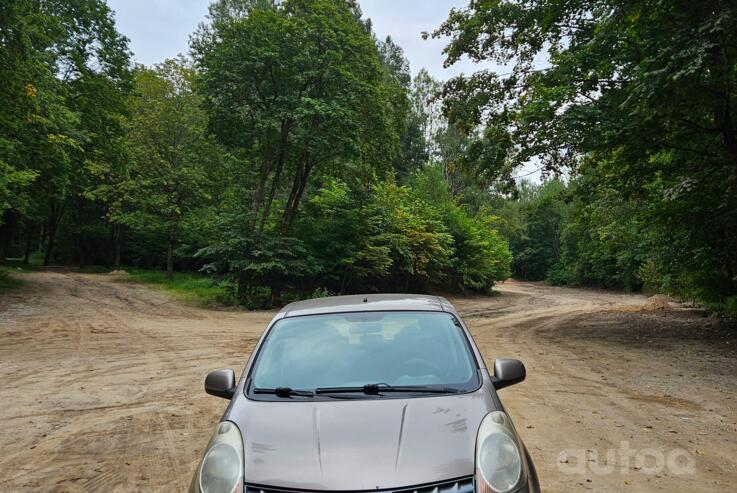 Nissan Note E11 Hatchback