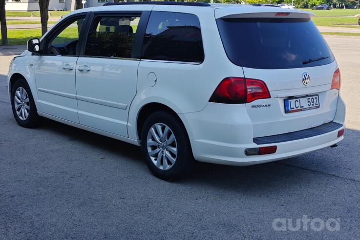 Volkswagen Routan 1 generation Minivan