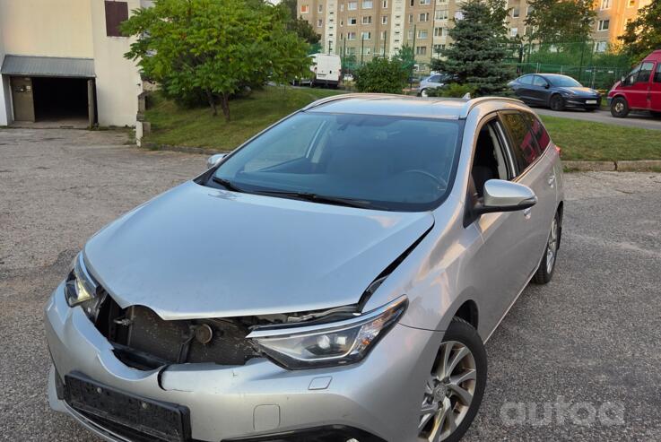 Toyota Auris 2 generation [restyling]