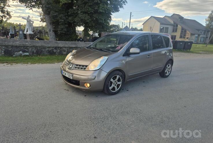 Nissan Note E11 Hatchback