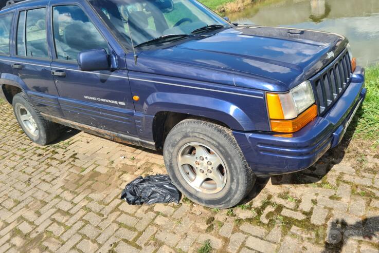 Jeep Grand Cherokee ZJ SUV