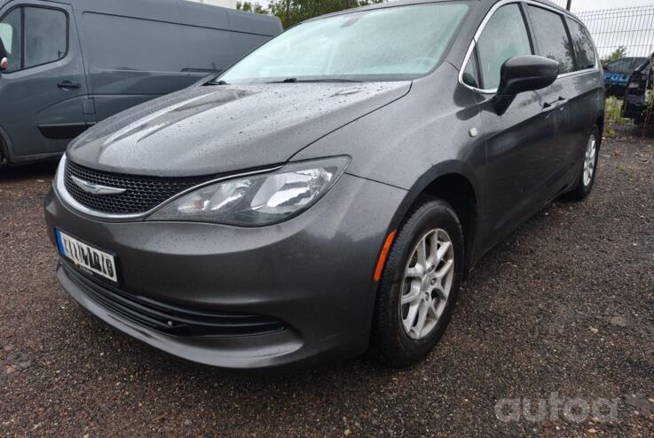 Chrysler Pacifica 2 generation Minivan