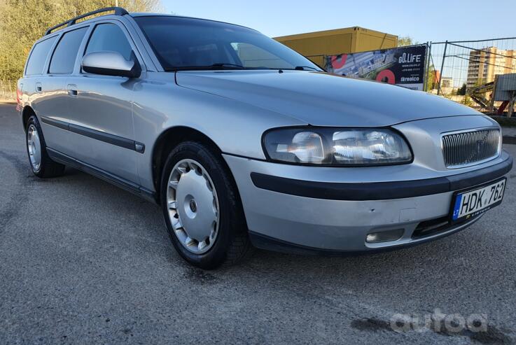 Volvo V70 2 generation wagon
