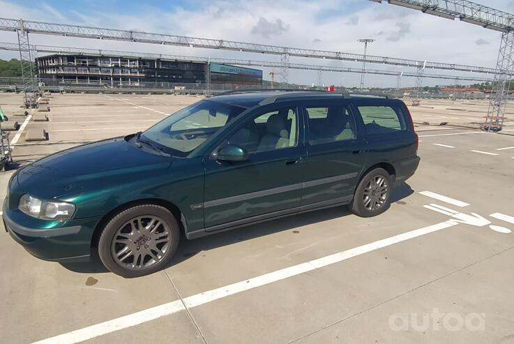 Volvo V70 2 generation wagon