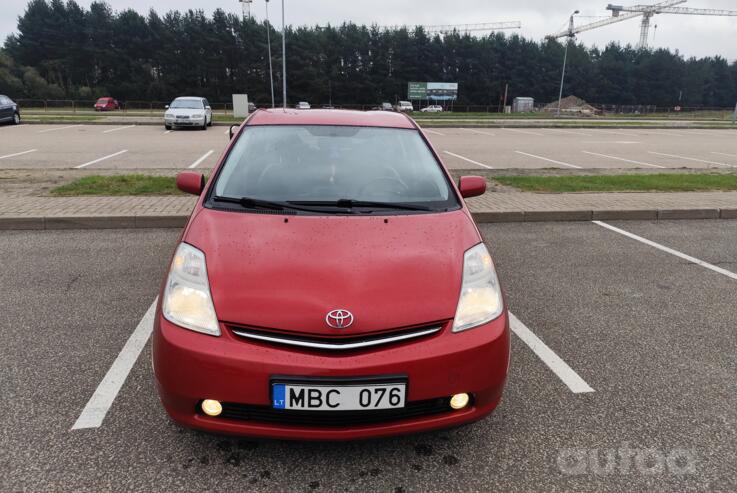 Toyota Prius 2 generation Hatchback