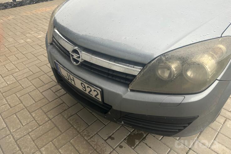 Opel Astra H Hatchback