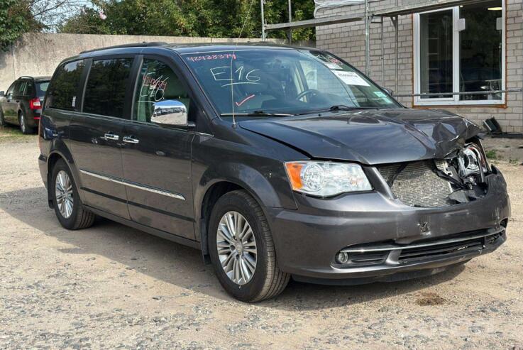 Chrysler Town & Country 5 generation [restyling]