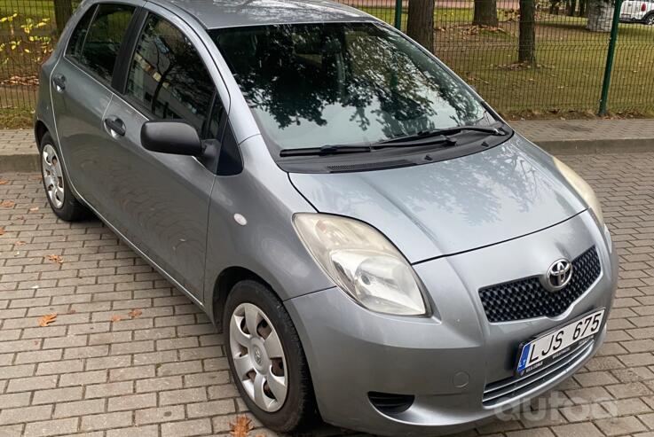 Toyota Yaris 2 generation
