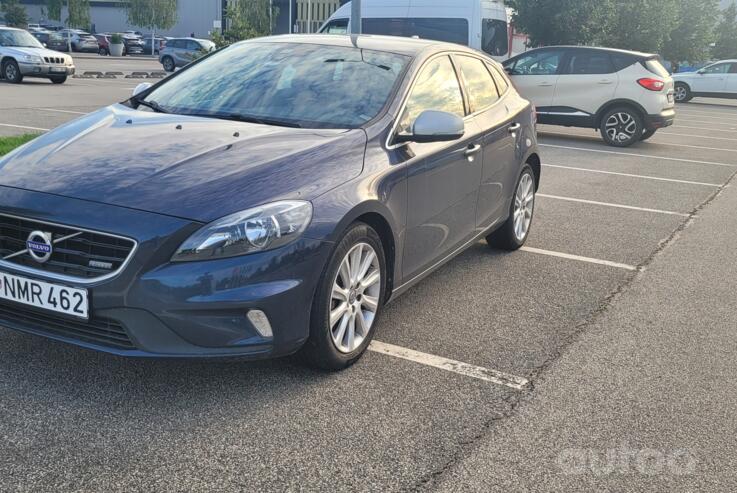 Volvo V40 2 generation Hatchback 5-doors