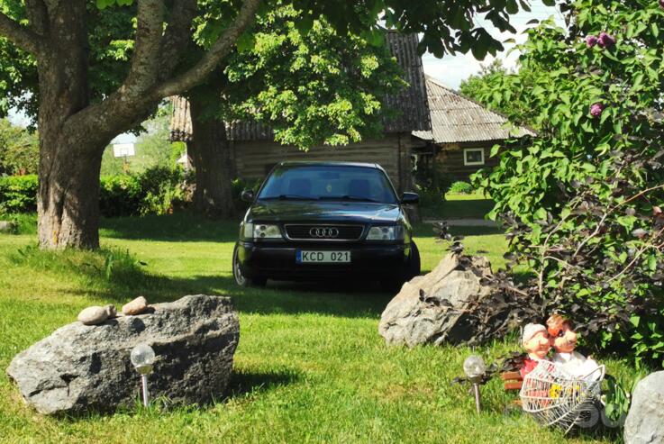 Audi A6 A4/C4 Sedan