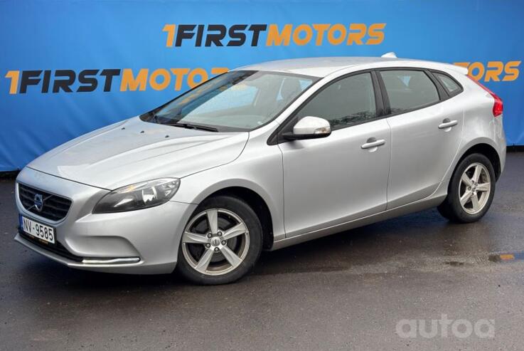 Volvo V40 2 generation Hatchback 5-doors