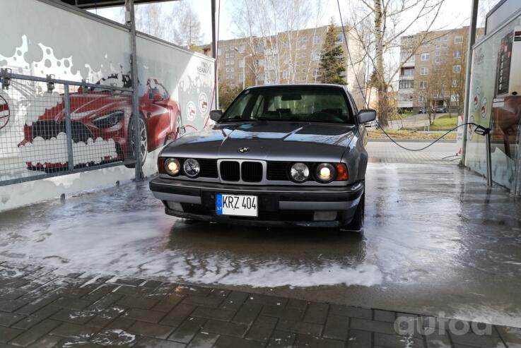 BMW 5 Series E34 Sedan