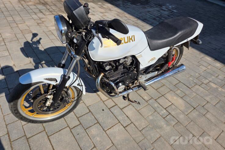 Suzuki GS