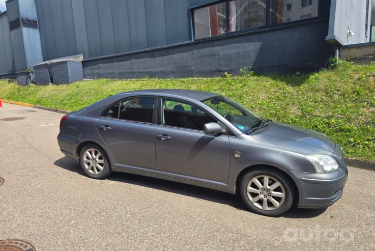 Toyota Avensis 2 generation Liftback