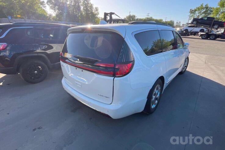 Chrysler Pacifica 2 generation Minivan