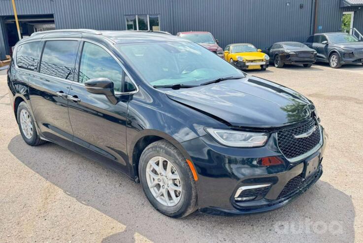 Chrysler Pacifica 2 generation Minivan