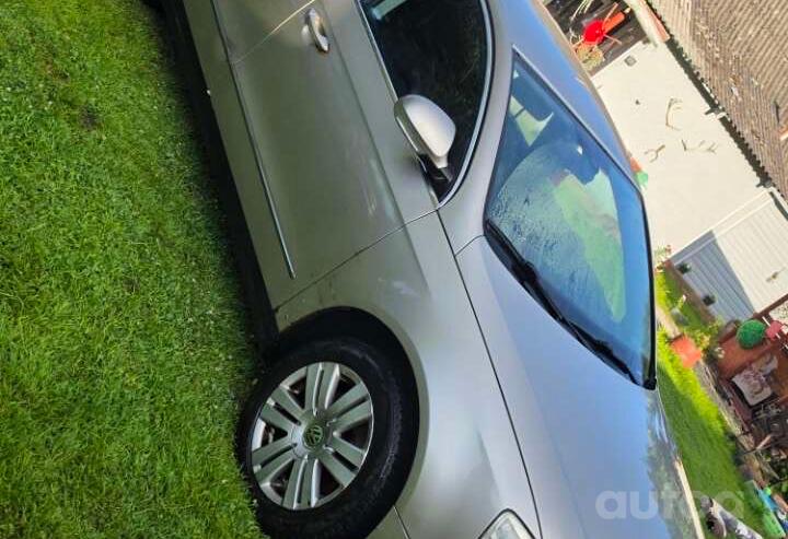 Volkswagen Passat B6 Sedan 4-doors