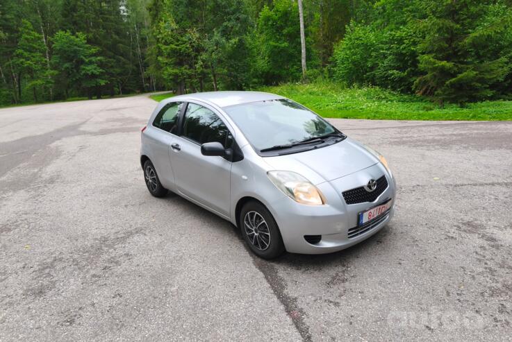 Toyota Yaris 2 generation