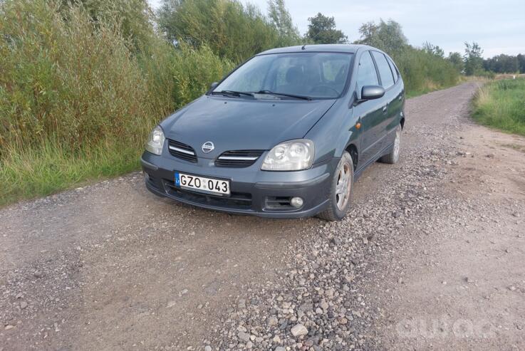 Nissan Almera Tino V10 Minivan
