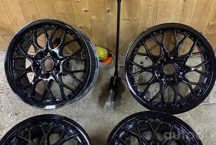 Milano Corp, valuveljed