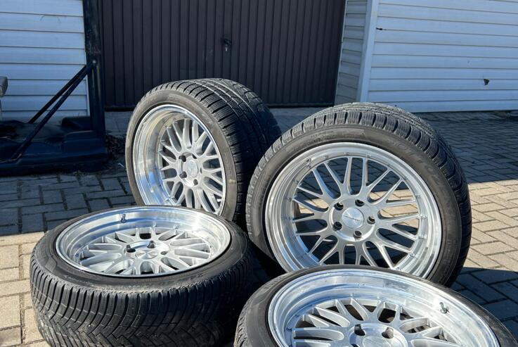 Varrstoen, valuveljed