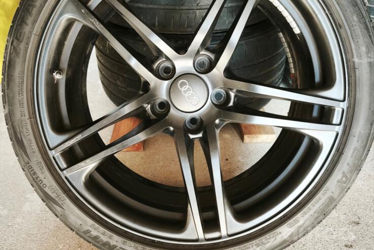 R8 Spyder V10 Audi, sepistatud