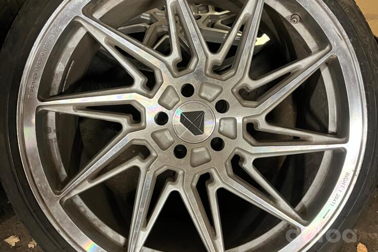 Blaque Diamond, valuveljed