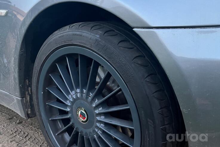 Alpina replika, valuveljed