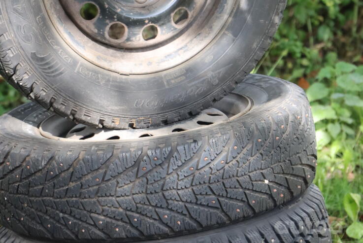 Padangos su ratlankiais, terasest stantsitud